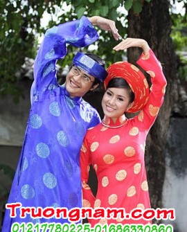 Cho thuê áo dài khăn đóng tại HCM: Áo dài nam- nữ xanh đỏ.