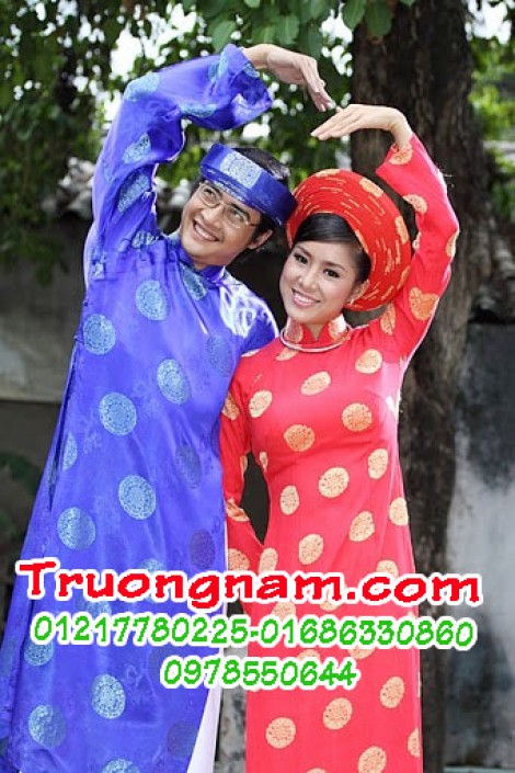 Cho thuê áo dài khăn đóng tại HCM: Áo dài nam- nữ xanh đỏ.